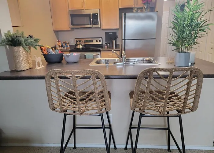 Gaslamp Cozy Suit With Free Parking, Pool, Hot Tub